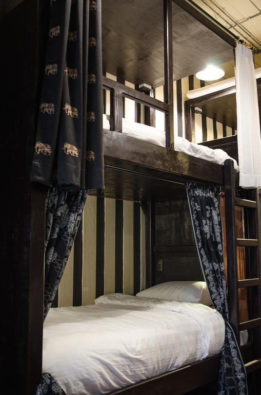 Bed And Butler Hostel Bangkok Ngoại thất bức ảnh