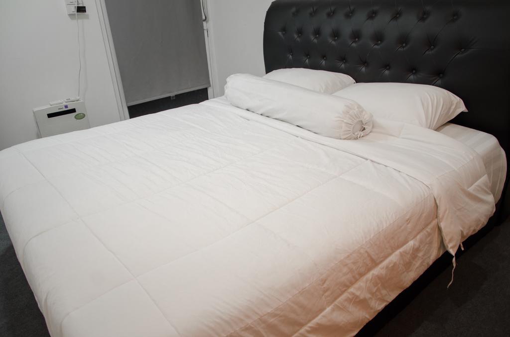 Bed And Butler Hostel Bangkok Ngoại thất bức ảnh
