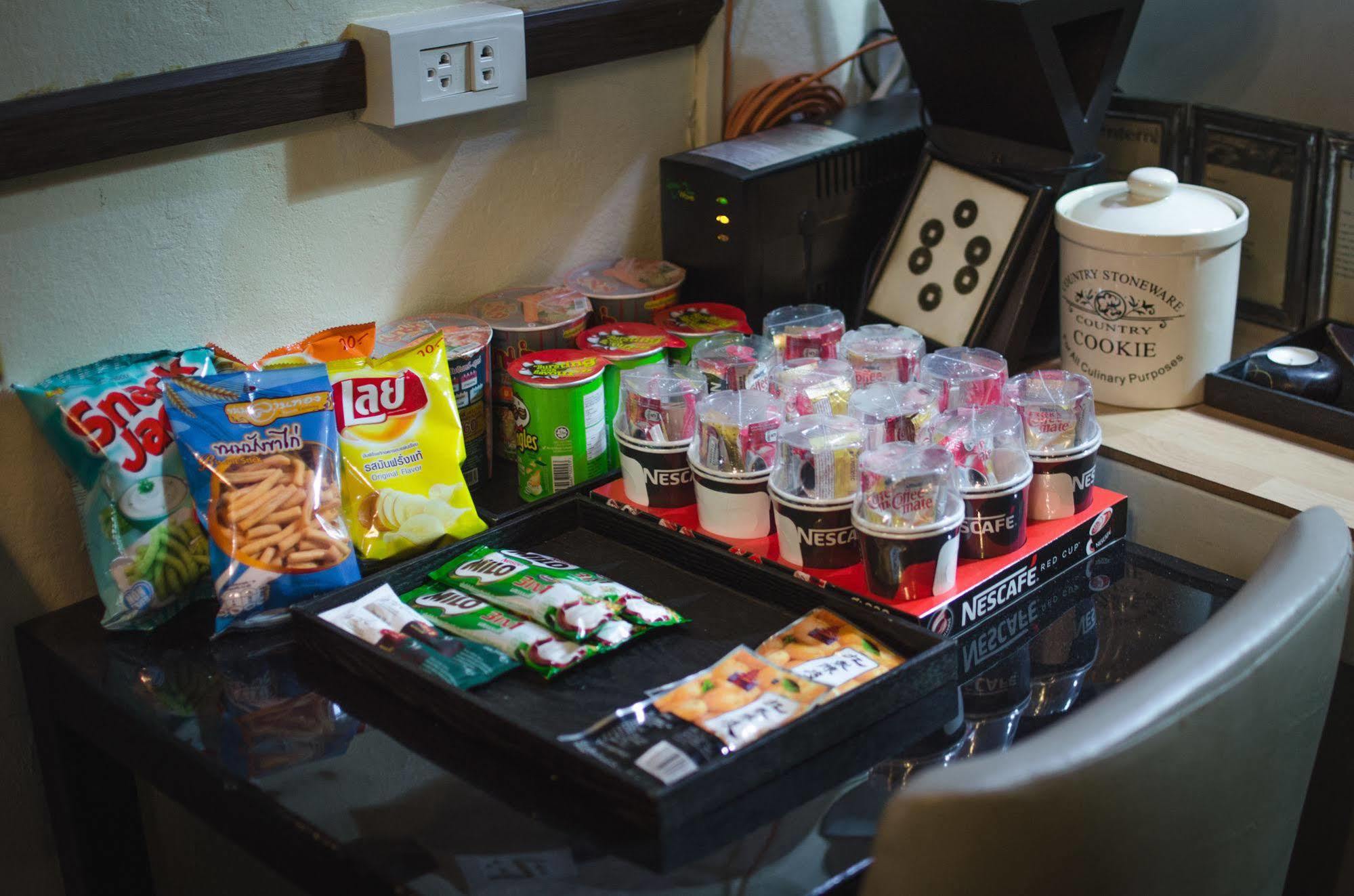 Bed And Butler Hostel Bangkok Ngoại thất bức ảnh