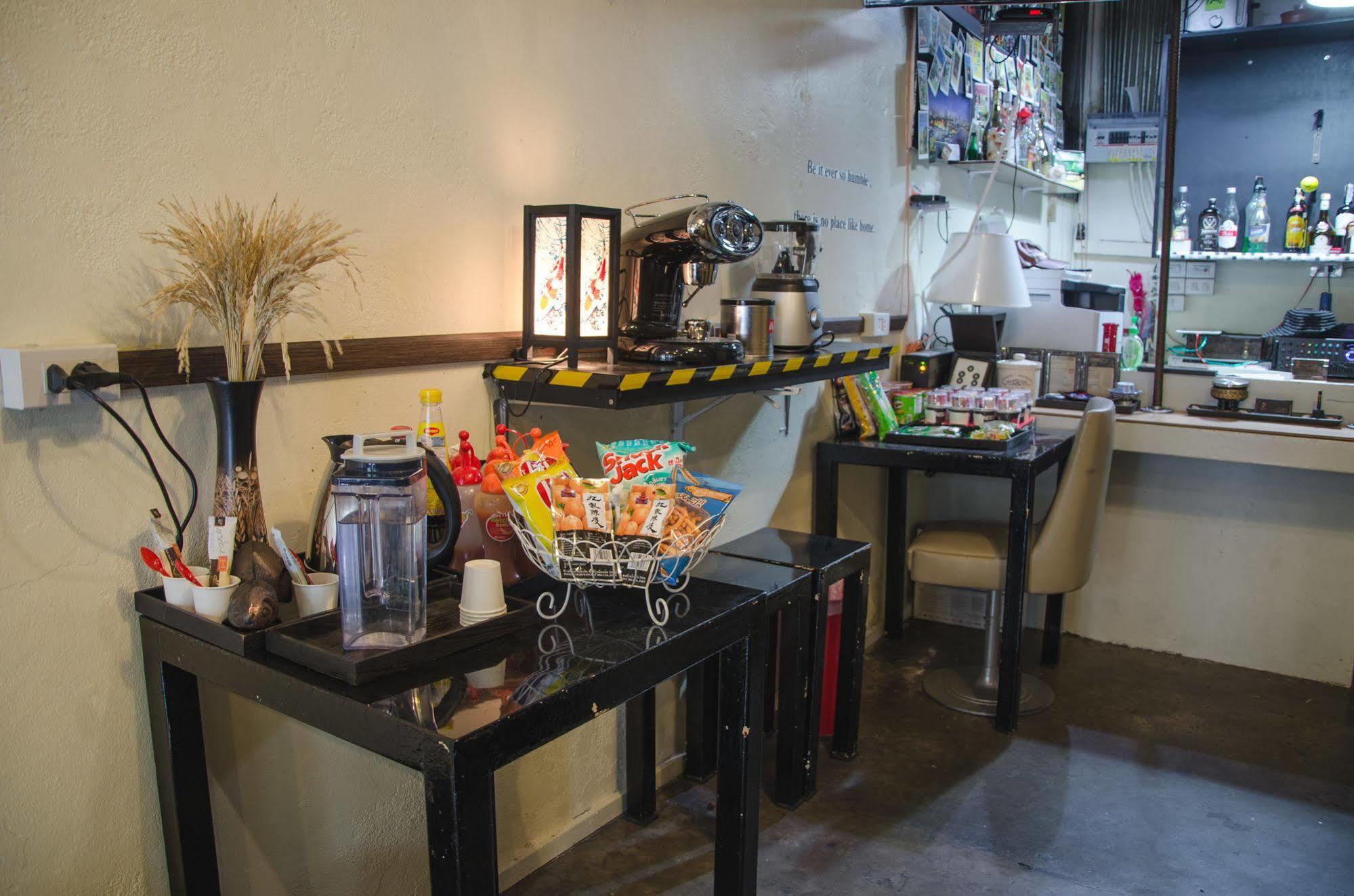 Bed And Butler Hostel Bangkok Ngoại thất bức ảnh