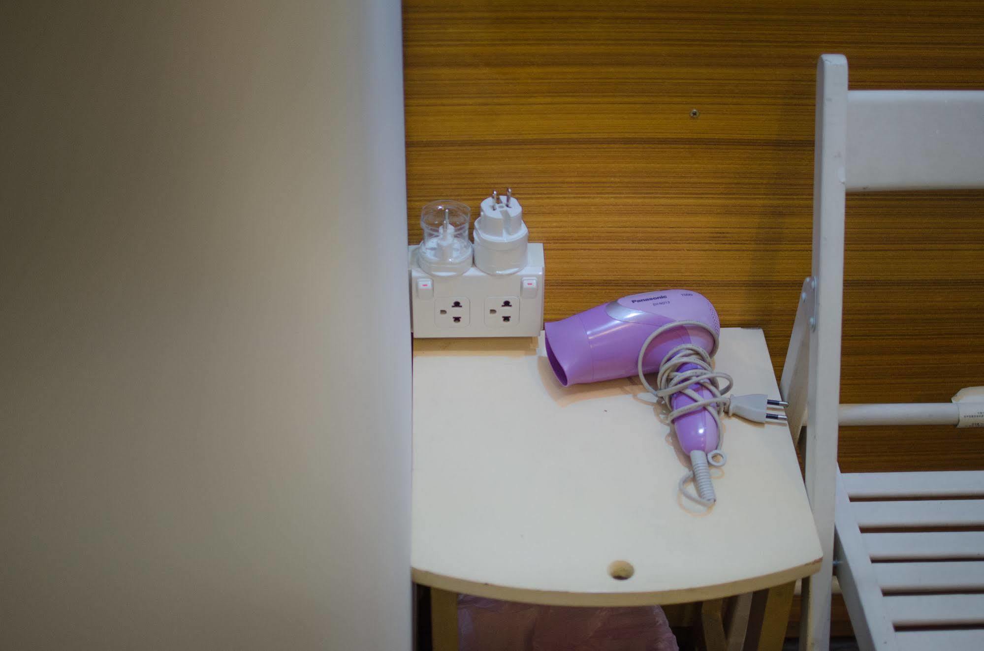 Bed And Butler Hostel Bangkok Ngoại thất bức ảnh