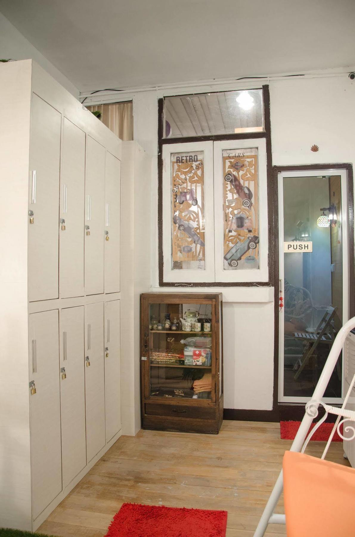 Bed And Butler Hostel Bangkok Ngoại thất bức ảnh