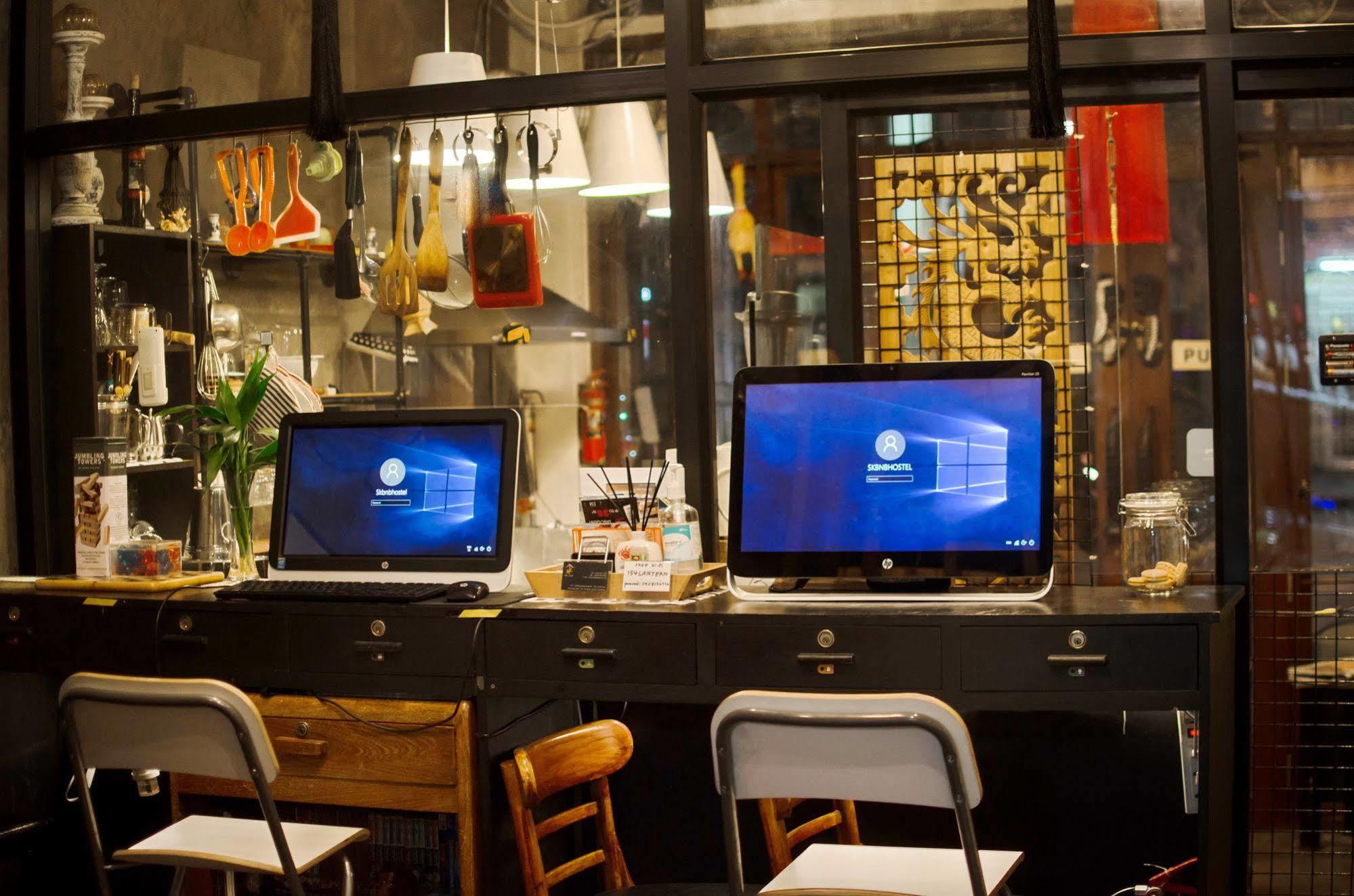 Bed And Butler Hostel Bangkok Ngoại thất bức ảnh
