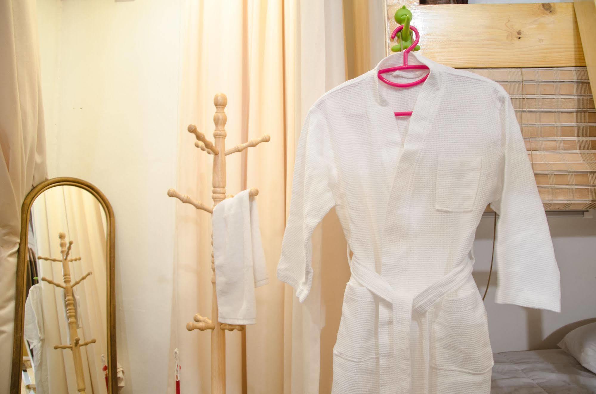 Bed And Butler Hostel Bangkok Ngoại thất bức ảnh