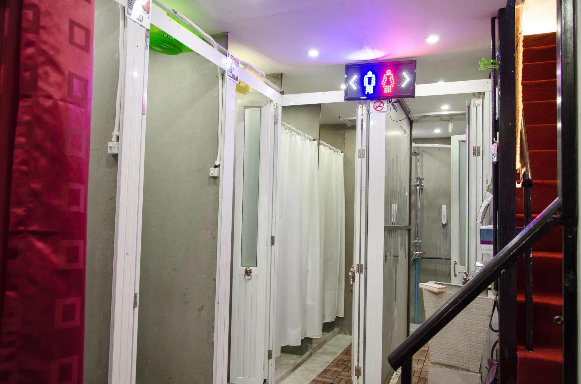 Bed And Butler Hostel Bangkok Ngoại thất bức ảnh