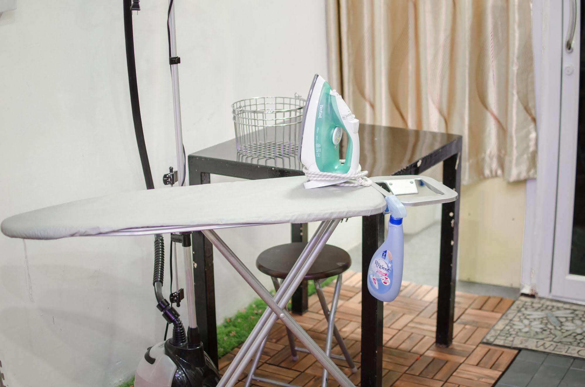 Bed And Butler Hostel Bangkok Ngoại thất bức ảnh