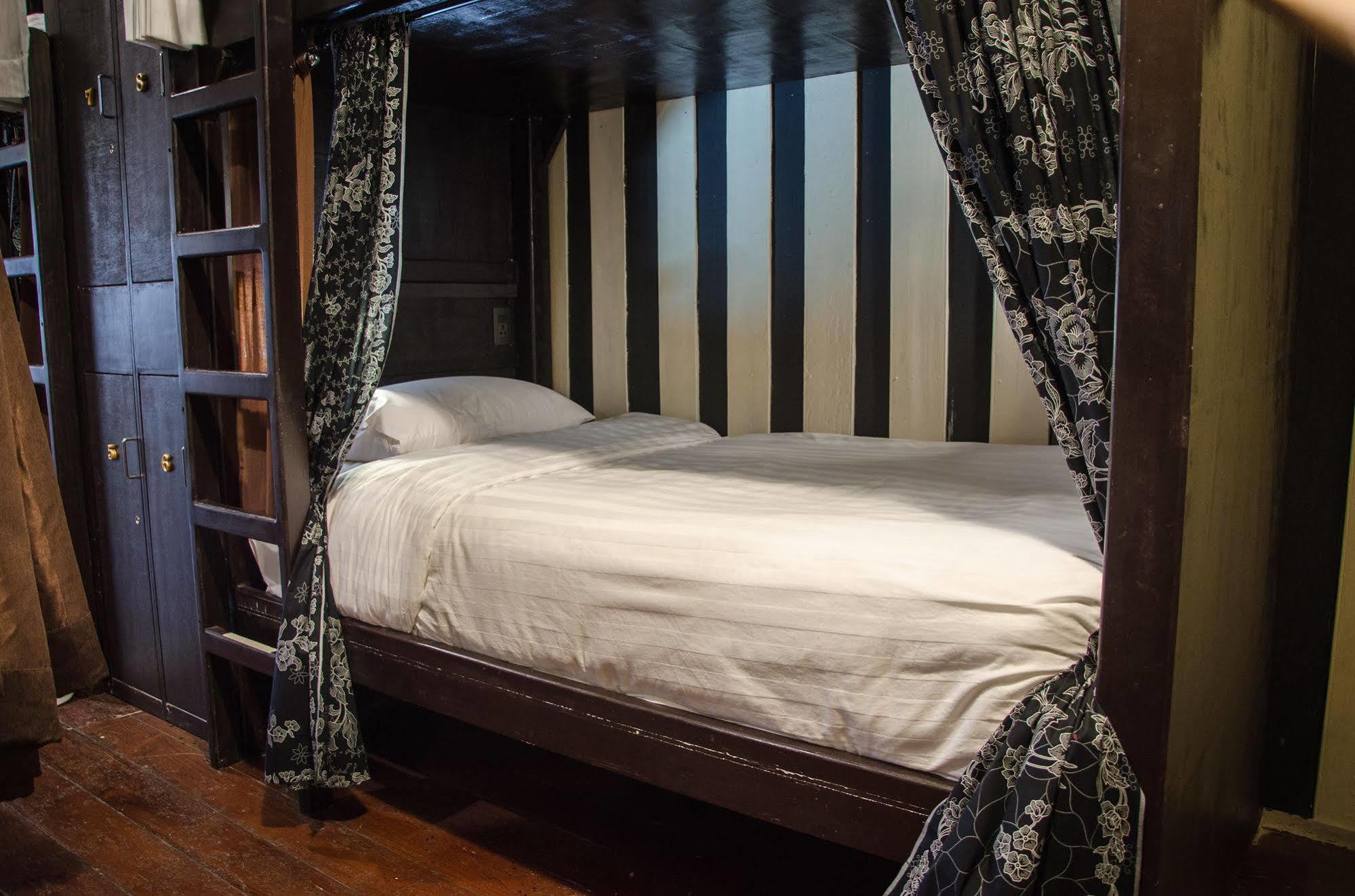 Bed And Butler Hostel Bangkok Ngoại thất bức ảnh